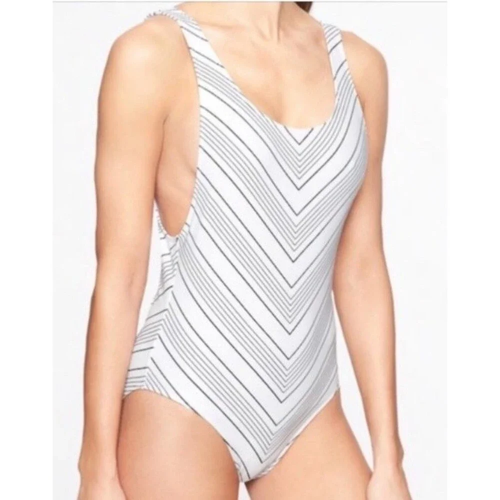 Athleta Chevron High Leg One Piece Swimsuit Size 34D/DD Black & White Stripe